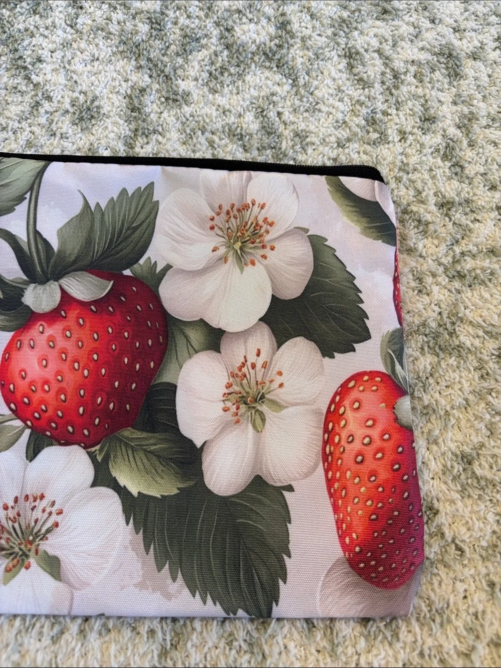 Strawberry Garden Floral Cosmetic Travel Bag Zip Pouch NWT 9x7.25”